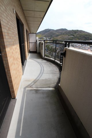ハイツレインボー塩屋のバルコニー