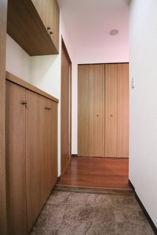ハイツレインボー塩屋の玄関