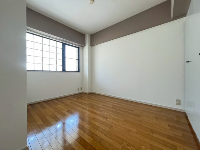 ガーデンハイツ桃山台壱番館の居間・リビング