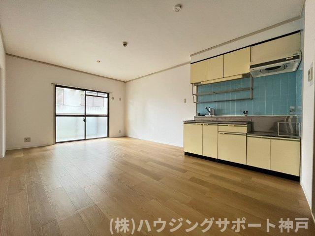 ブルーシャイン桃山の居間・リビング
