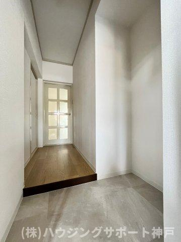 ブルーシャイン桃山の玄関