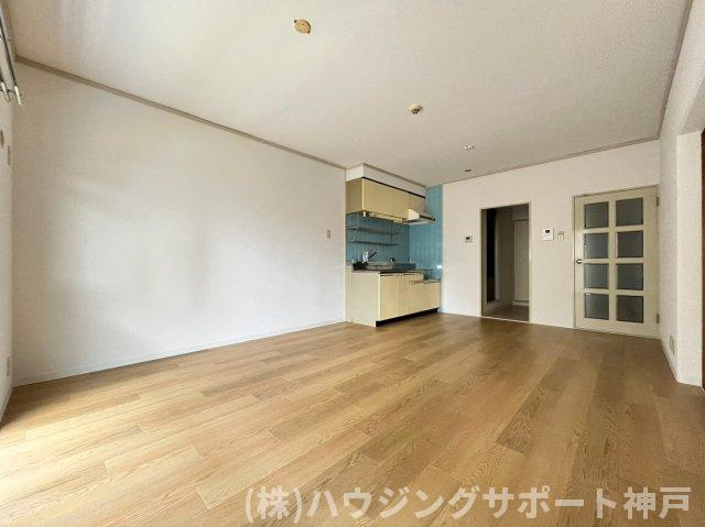 ブルーシャイン桃山の居間・リビング