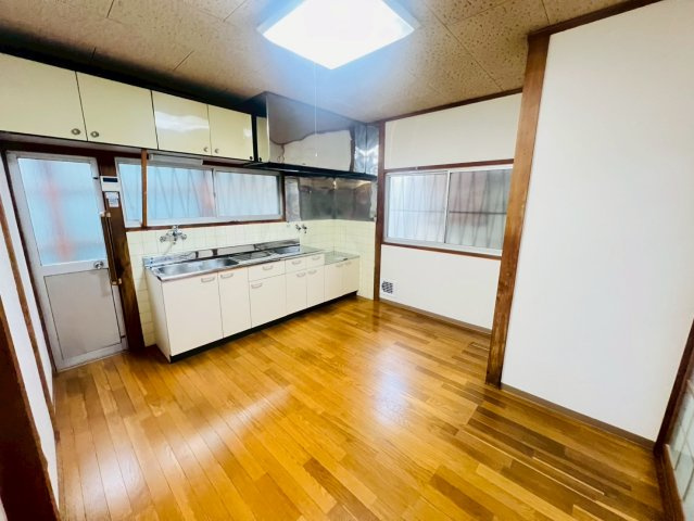 山手5丁目貸家の居間・リビング