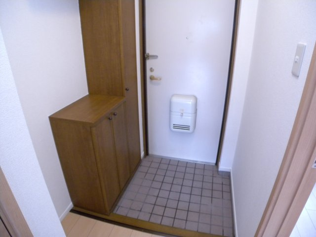 ポレール伊川２の玄関