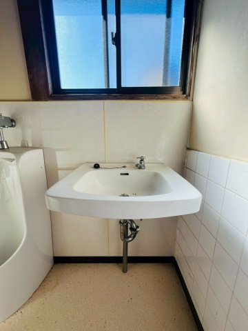 塩屋町字南谷貸家の洗面所