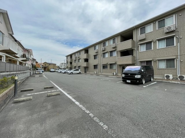 サンライズミナミの駐車場
