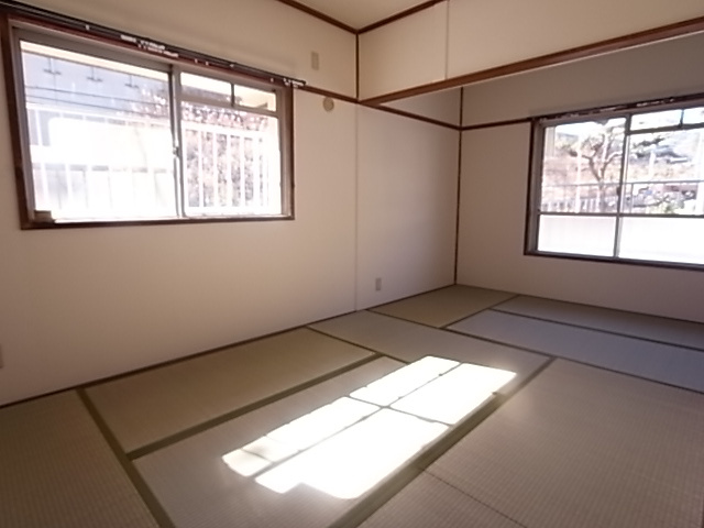 りばあさいど多聞の内装|この和室10畳近く有るんです！
