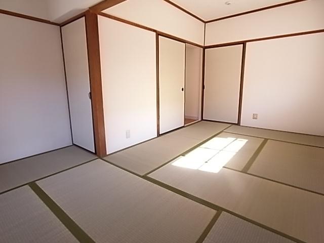 りばあさいど多聞の寝室|柔道も出来そうですね。