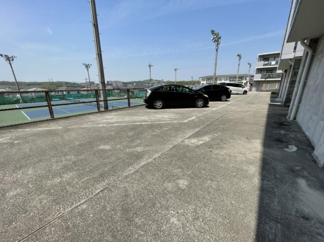 ガーデンハイツ桃山台壱番館の駐車場