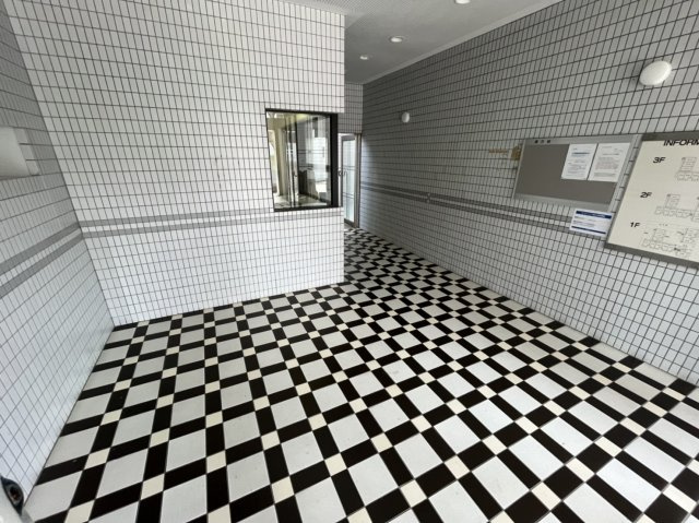 ガーデンハイツ桃山台壱番館のロビー