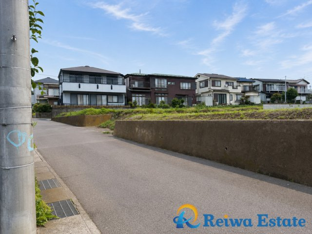 売地　高座郡寒川町岡田4丁目の前面道路含む現地写真