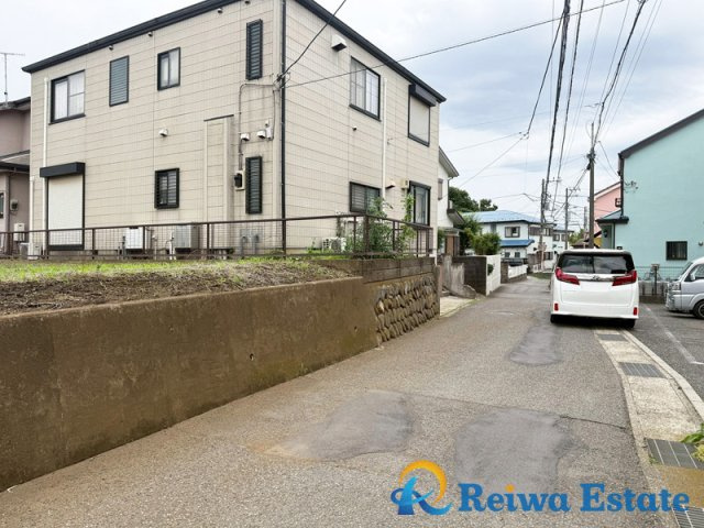 売地　高座郡寒川町岡田4丁目の前面道路含む現地写真