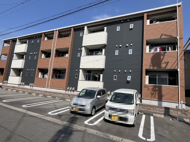 メゾンドプランドールの駐車場