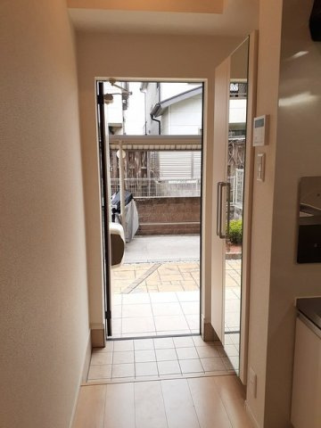 メゾンドプランドールの玄関|玄関に鏡付きシューズボックス有り