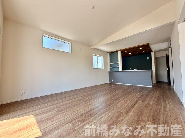 【新築平屋】前橋市総社町植野　４号棟(全４棟)　ブルーミングガーデン　新築建売分譲の居間・リビング|ゆったりとしたリビングです
