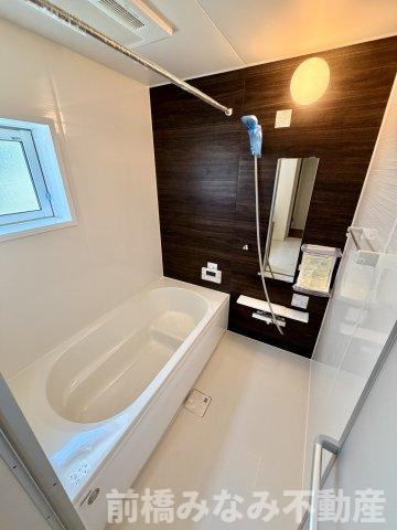 【新築平屋】前橋市総社町植野　４号棟(全４棟)　ブルーミングガーデン　新築建売分譲の浴室|コンパクトで使いやすいお風呂です