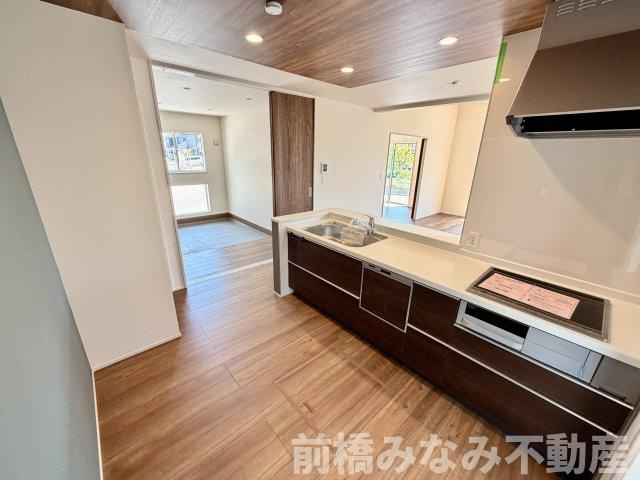 【新築平屋】前橋市総社町植野　４号棟(全４棟)　ブルーミングガーデン　新築建売分譲のキッチン|お料理しやすいキッチンです