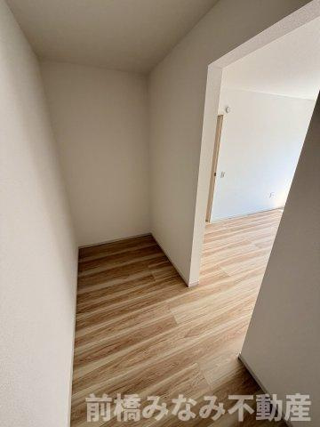 【新築】前橋市北代田町2期　３号棟(全３棟)　アーバンスタイル　新築建売分譲の洋室|落ち着いた色調の洋室です