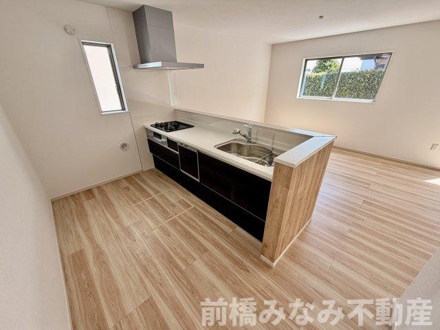 【新築】前橋市北代田町2期　３号棟(全３棟)　アーバンスタイル　新築建売分譲のキッチン|コンパクトなキッチンで掃除もラクラク