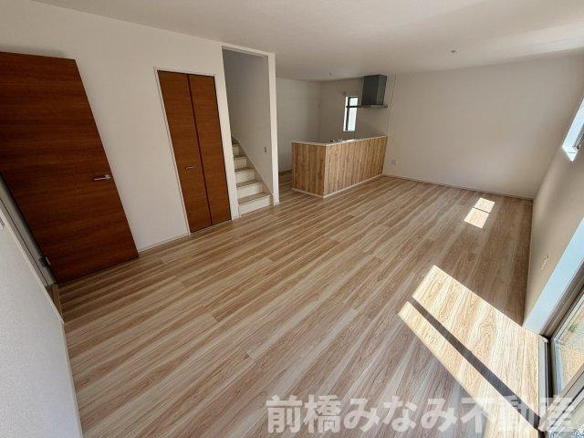【新築】前橋市北代田町2期　３号棟(全３棟)　アーバンスタイル　新築建売分譲の居間・リビング|ゆったりとしたリビングです