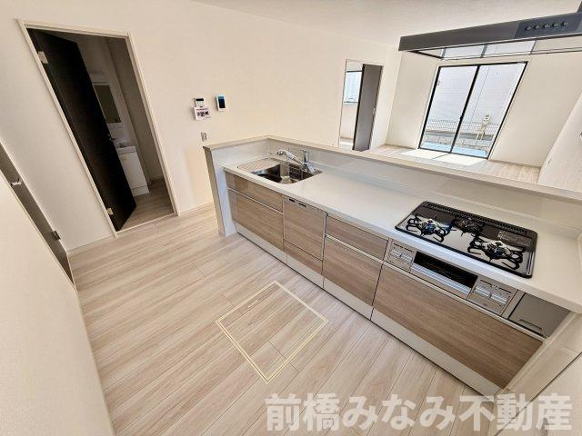【新築】前橋市北代田町1期　２号棟(全３棟)　アーバンスタイル　新築建売分譲のキッチン|コンパクトなキッチンで掃除もラクラク