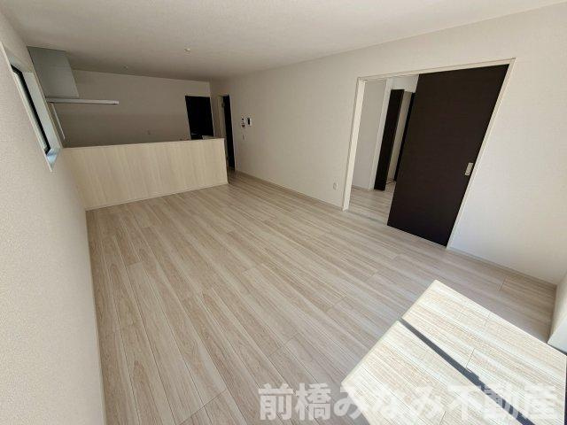 【新築】前橋市北代田町1期　２号棟(全３棟)　アーバンスタイル　新築建売分譲の居間・リビング|ゆったりとした居間です