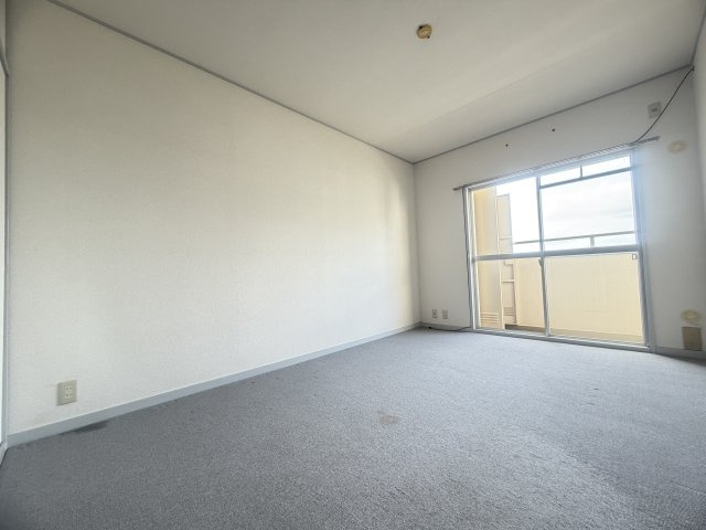 研究学園（5）団地526号棟の洋室