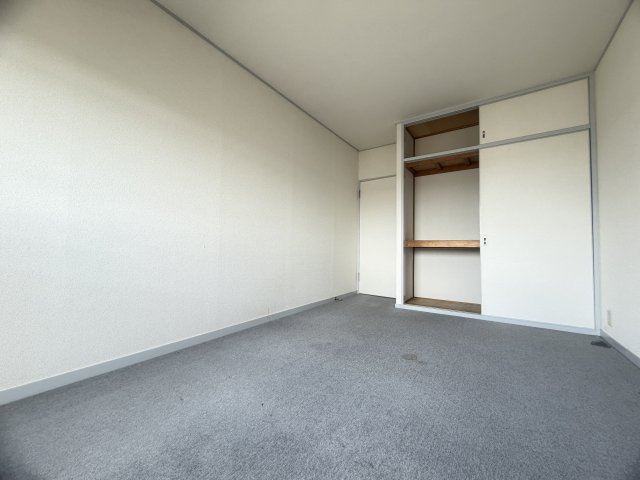 研究学園（5）団地526号棟の洋室