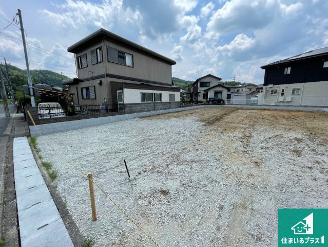 ★南丹市園部町小山西町一本木　新築一戸建ての外観|周辺は落ち着いた街並みの住宅地！子育てがしやすい住環境です！まだ未完成ですが、現地でしかわからない事もございます。是非一度ご覧ください。