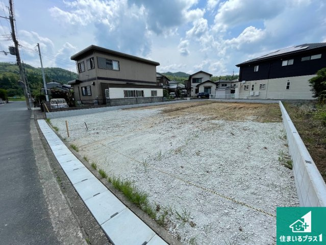 ★南丹市園部町小山西町一本木　新築一戸建ての外観|周辺は落ち着いた街並みの住宅地！子育てがしやすい住環境です！まだ未完成ですが、現地でしかわからない事もございます。是非一度ご覧ください。