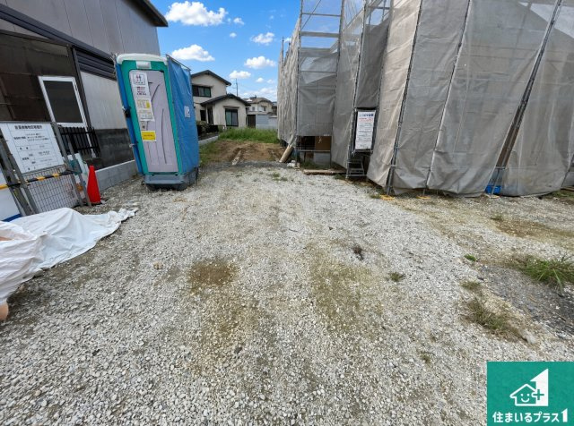 南丹市園部町小山西町一本木　新築一戸建ての外観|周辺は落ち着いた街並みの住宅地！子育てがしやすい住環境です！まだ未完成ですが、現地でしかわからない事もございます。是非一度ご覧ください。