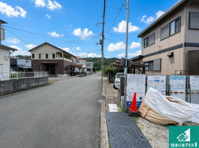 南丹市園部町小山西町一本木　新築一戸建ての前面道路含む現地写真|現在建築中！落ち着いた街並みで新生活を始めることが出来そう！周辺の物件も併せてご紹介させて頂きます！