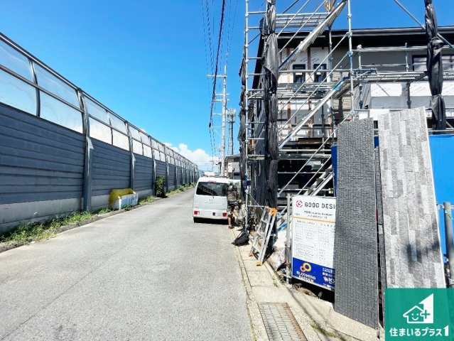 大津市秋葉台　新築一戸建ての前面道路含む現地写真|周辺は落ち着いた街並みの住宅地！子育てがしやすい住環境です！まだ未完成ですが、現地でしかわからない事もございます。是非一度ご覧ください。