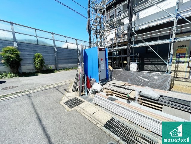 大津市秋葉台　新築一戸建ての前面道路含む現地写真|周辺は落ち着いた街並みの住宅地！子育てがしやすい住環境です！まだ未完成ですが、現地でしかわからない事もございます。是非一度ご覧ください。