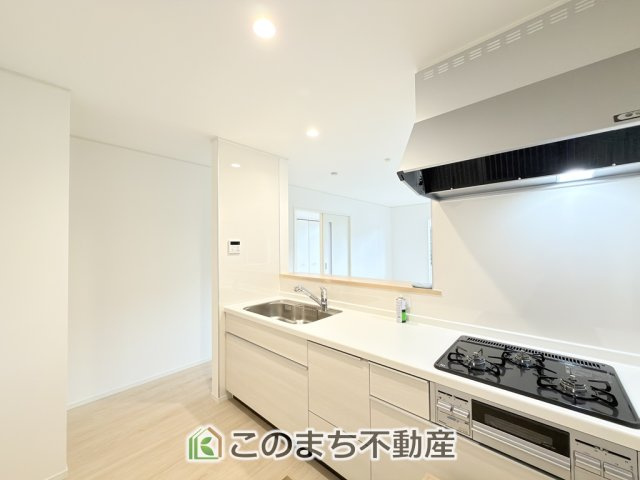 CRADLEGARDEN壬生町緑町第3のキッチン|人気の対面式キッチン☆料理をしながらご家族とコミュニケーションが取れます♪