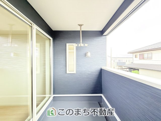 CRADLEGARDEN壬生町緑町第3のバルコニー|南向きの大型バルコニーは陽当り良好で、たっぷりのお洗濯物もよく乾きます！
さらにインナーバルコニーなので雨の日でも安心してお出かけできますね♪