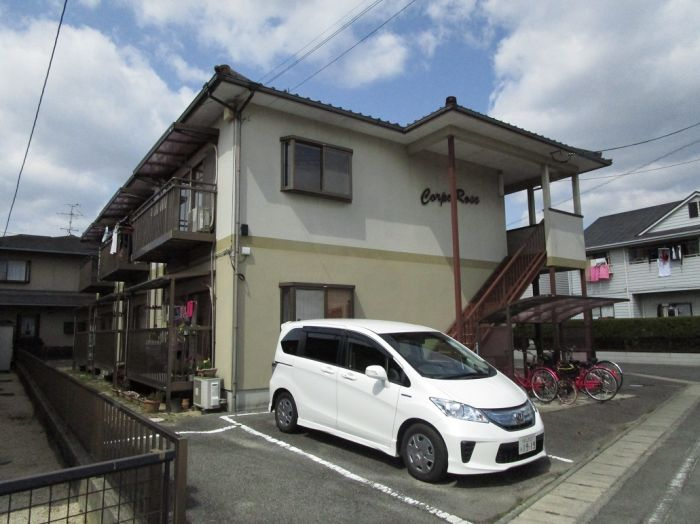 コーポ・ロゼの駐車場