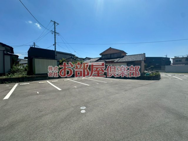 AIZU鳥栖の駐車場|駐車場があるので、車を買う予定の方も安心です