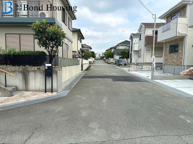 角地につき開放感あり　狩場台3期　新築2区画　2号棟の駐車場
