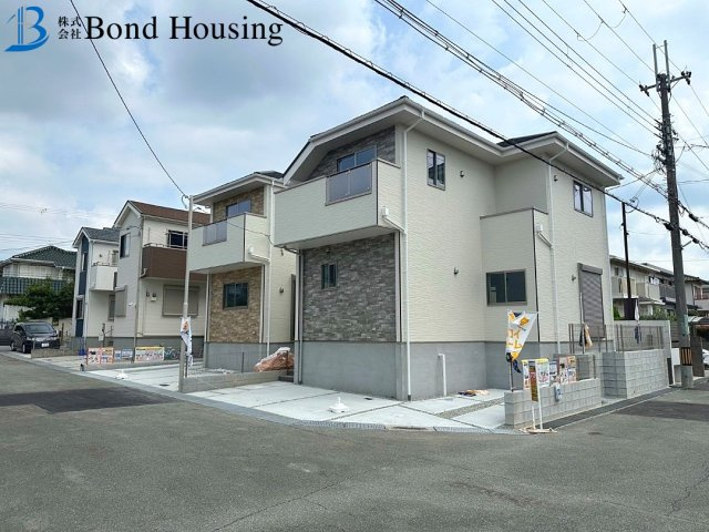 角地につき開放感あり　狩場台3期　新築2区画　2号棟の前面道路含む現地写真