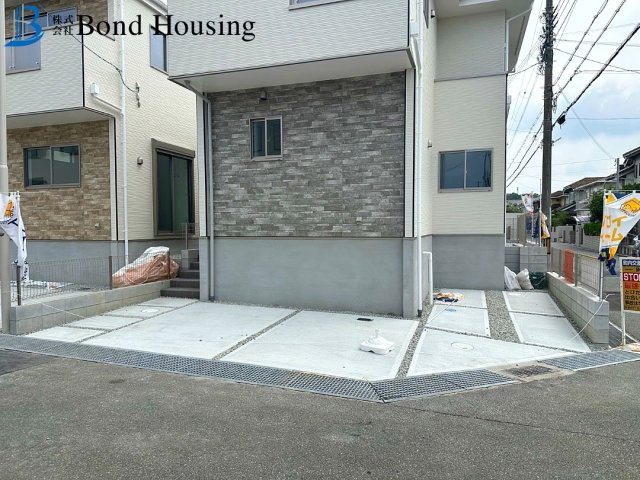 角地につき開放感あり　狩場台3期　新築2区画　2号棟の駐車場