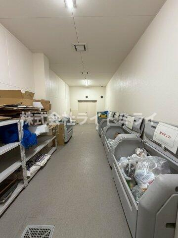 ベラスウィータ高田馬場のロビー|敷地内ゴミ置き場 