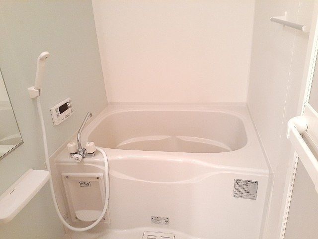 ファミ－ユ　メゾンの浴室|ゆったり過ごせるお風呂です