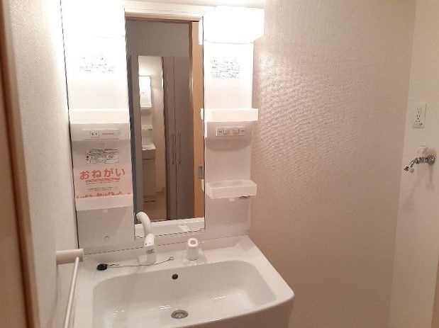 ファミ－ユ　メゾンの洗面所|忙しい朝には欠かせない洗面所です