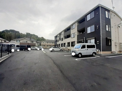 【駐車場】 | ドルチェ八幡西 | 駐車場完備です