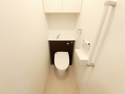 【トイレ】 | ドルチェ八幡西 | 落ち着いた色調のトイレです