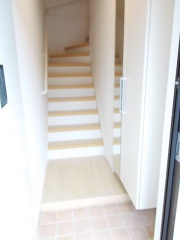 収納もある玄関です