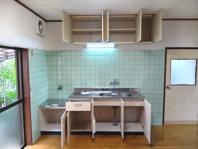若草町戸建賃貸のキッチン|キッチンでお料理をお楽しみください