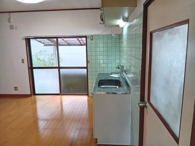 若草町戸建賃貸の居間・リビング|おしゃれな居間です