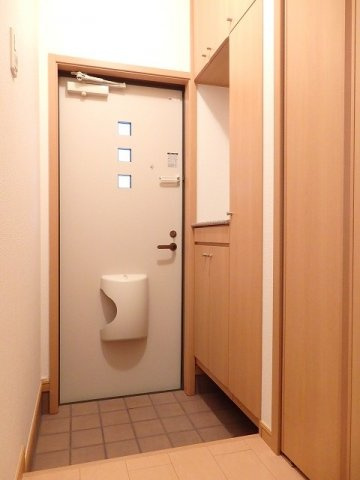 フォレスト高陽東　弐番館の玄関|ゆったりとした玄関です